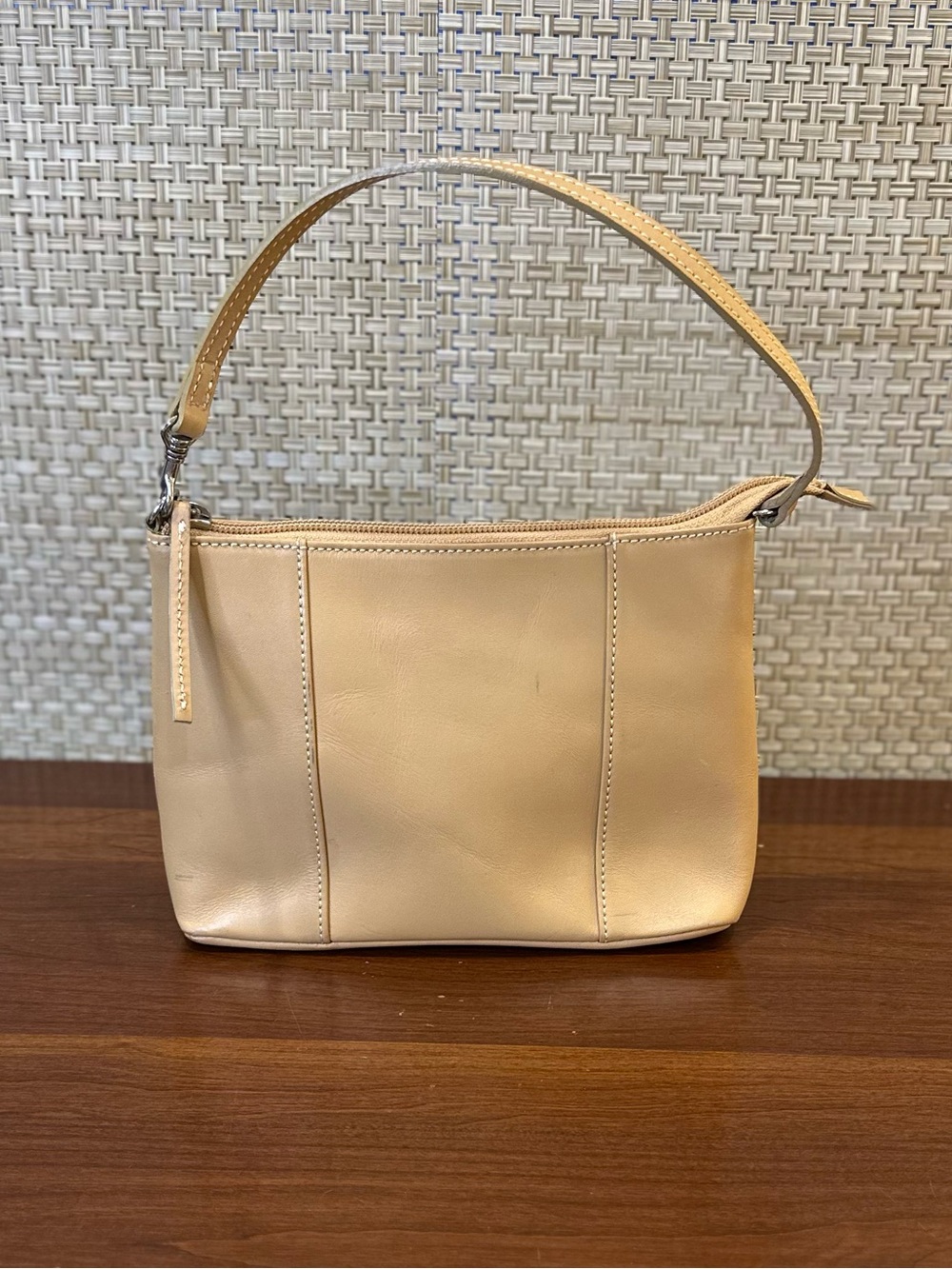 VTG 2003 Y2K Banana Republic Camel Tan Leather Demi Pouch Baguette Bag